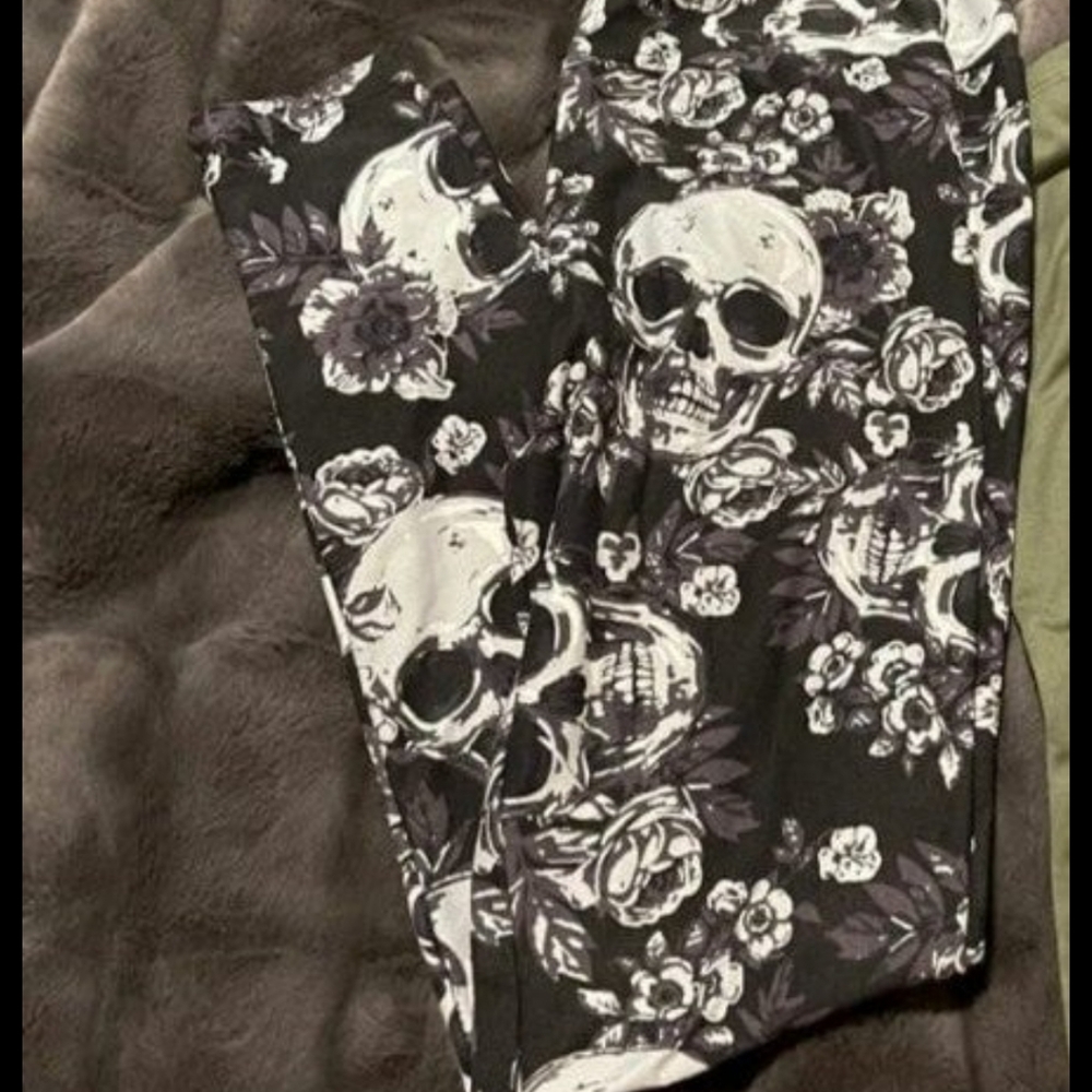 Lularoe One size Floral Skull leggings